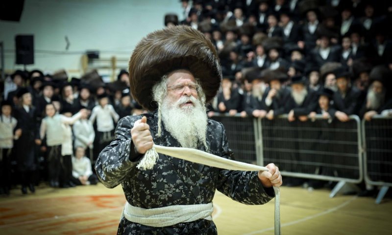 ללא קישוטים ועם מצווה טאנץ מוקדם: שמחת המלכות בנדבורנה ירושלים