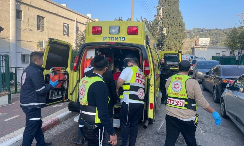 נער פונה במצב בינוני לאחר שנחבל בתלמוד תורה