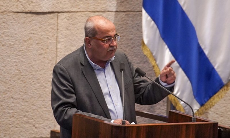 טיבי התפוצץ על דובר המשטרה: "אפס, פרחח" - בארגון זועמים