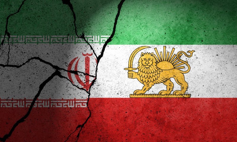 קרע בצמרת האיראנית: עימות חריף בין הנשיא למפקד משמרות המהפכה