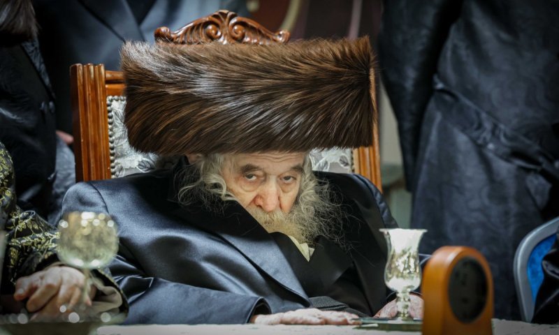 פריצה בטשערנוביל: כלי הכסף של האדמו"ר נשדדו בזמן ששהה בכותל