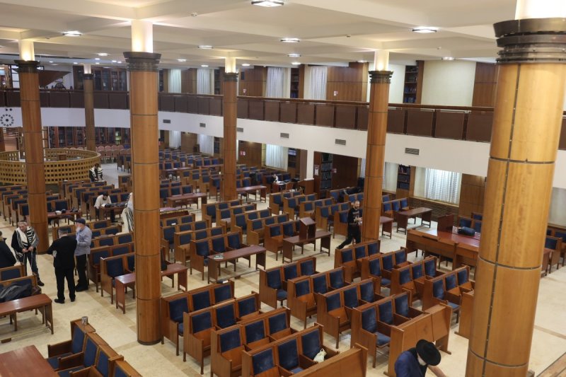  מרדכי לובעצקי