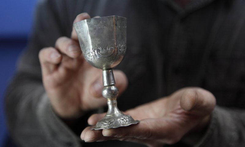 האוצר האבוד של סלוניקי: ספרי התורה שנגנבו על ידי הנאצים חוזרים הביתה