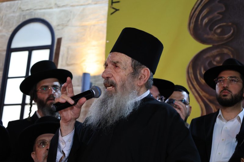 אריאל סר