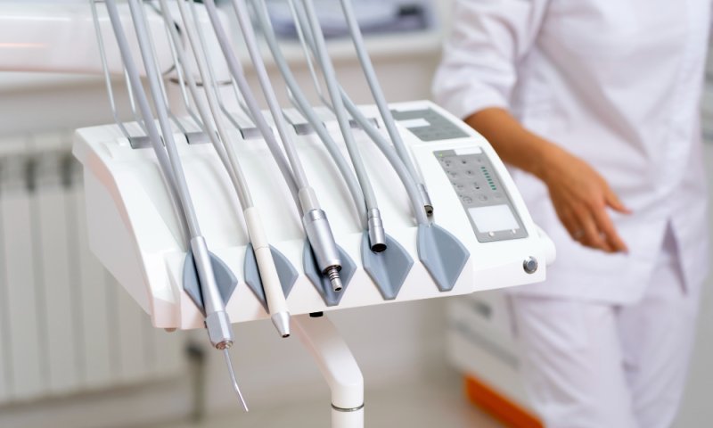 הזייה: התחזה לרופא שיניים וטיפל במטופלים במשך 9 שנים