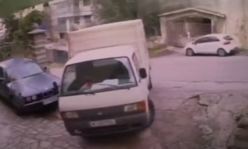 דרום לבנון: המשאית מידרדרת לאחור ומתהפכת 