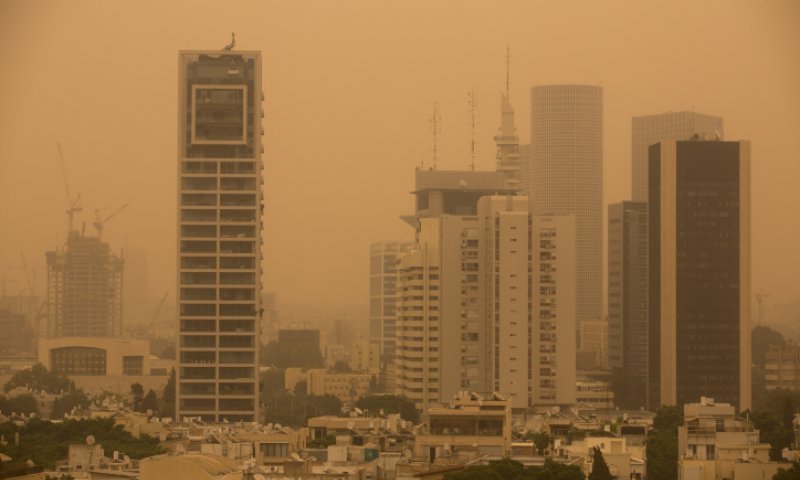 גשם מקומי קל ללא שינוי בטמפרטורות, שבת עם אובך