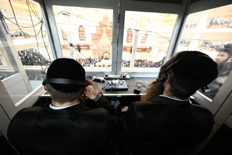 משה גולדשטיין, א. איזנבאך וארי קופרשטוק.