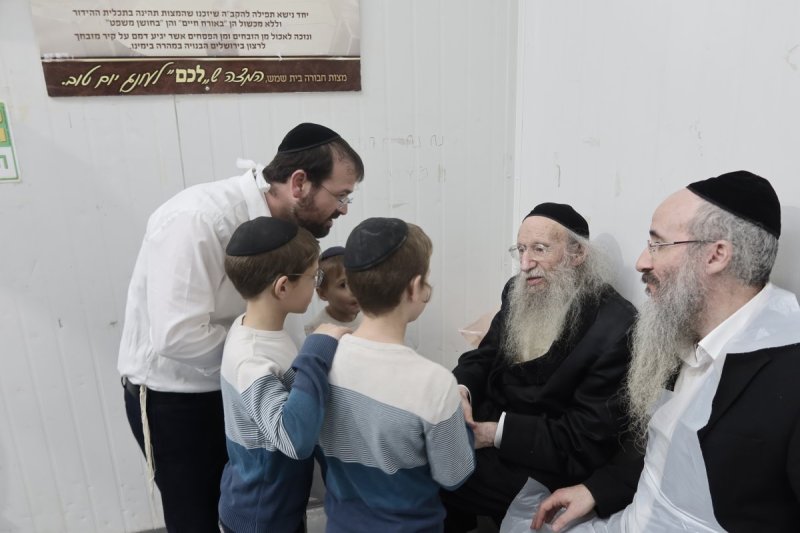 באדיבות המצלם