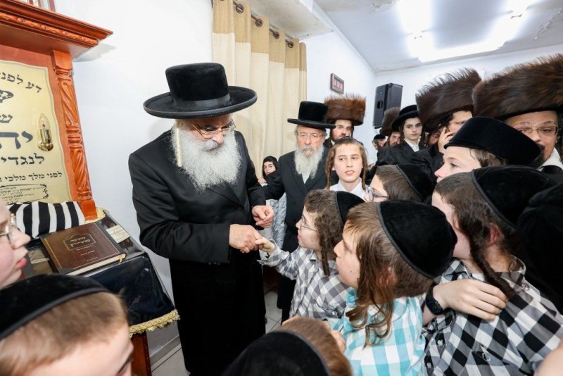 באדיבות המצלם