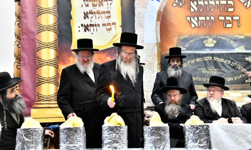 7 קופסאות פח ואבוקה אחת: ל"ג בעומר בחצר חסידות ביאלא