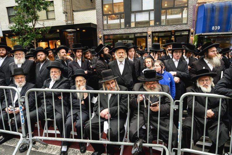 האחים לאנטשעווסקי, אברומי בלום, ד. ה. כרם, אייזיק. י, Clear shot