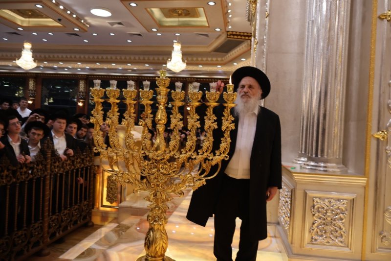 באדיבות המצלם