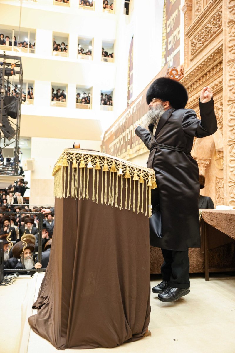 משה גולדשטיין, א. איזנבאך וארי קופרשטוק.