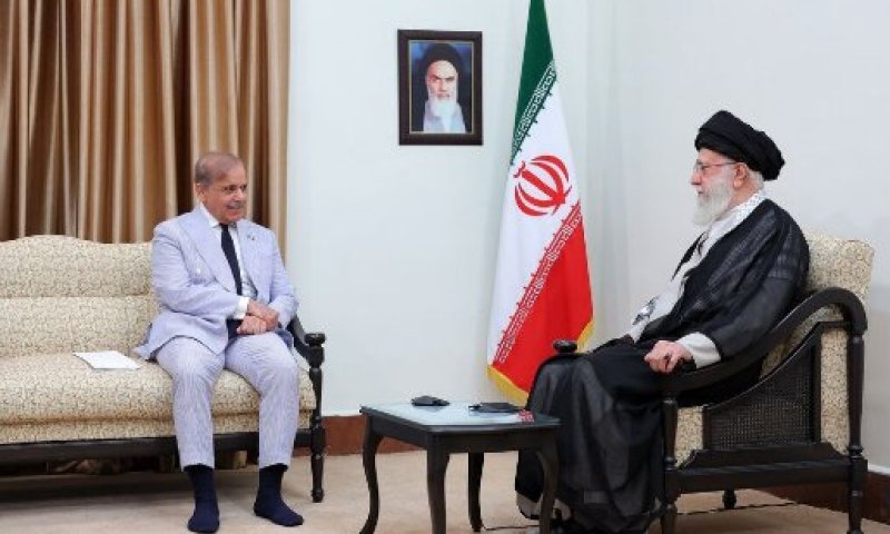 שר ההגנה הפקיסטני השתלח בישראל: "מדינה סרטנית"