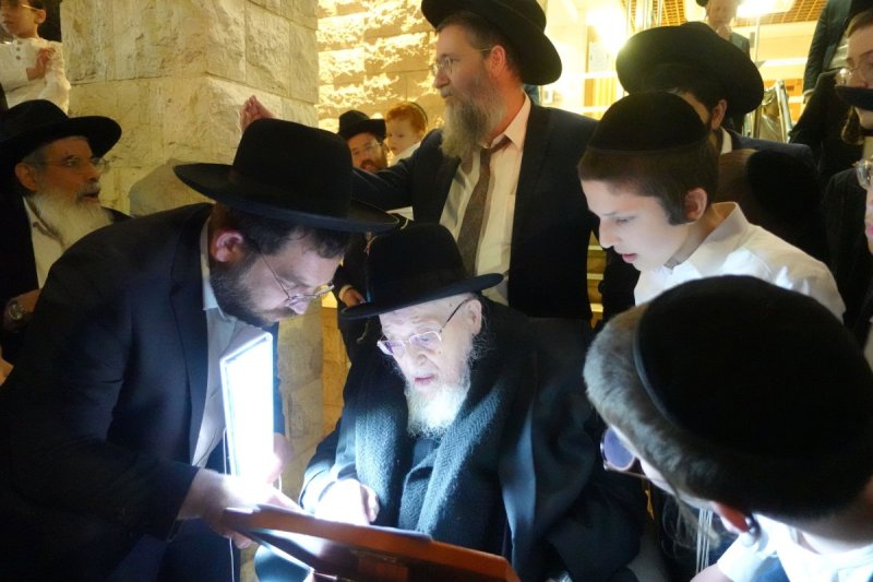 באדיבות המצלם