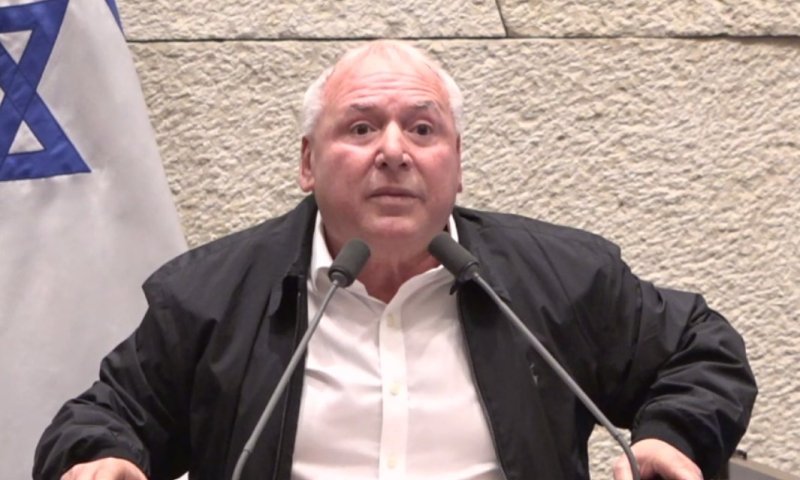 התקף הלב של דודי אמסלם: מתי מספיק צנתור ומתי נדרש ניתוח מעקפים?