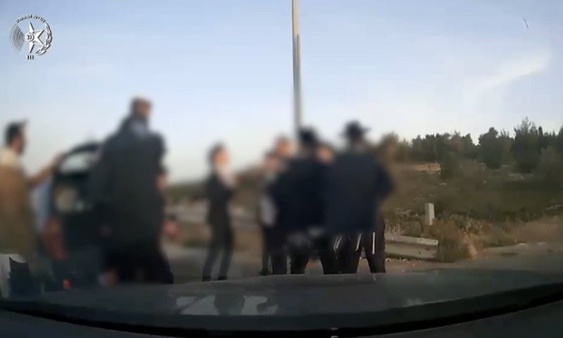לא תאמינו כמה נוסעים נדחסו ב'קיה פיקנטו' בירושלים
