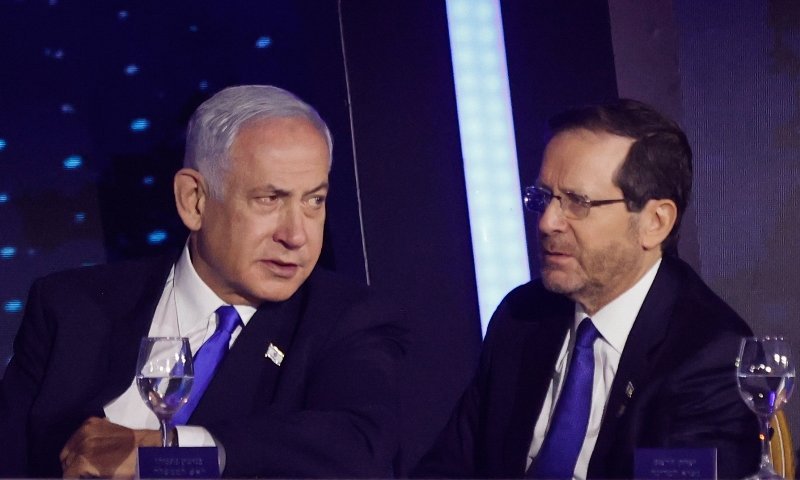לאחר ההתעלמות: הרצוג החליט - חנינת נתניהו הוקפאה