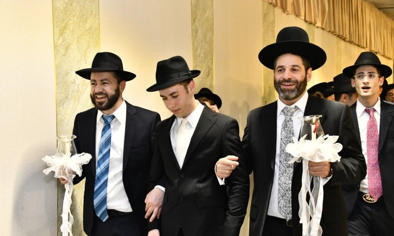 כולם נקבצו ובאו: לחתונת בתו של מנחם שפירא מ"מ ראש העיר ב"ב
