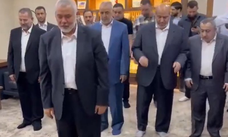 החליפו בגדים ופוצלו בין רכבים: כך מילטו הקטארים את בכירי חמאס