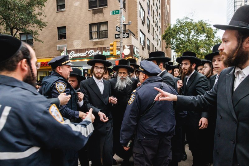 האחים לאנטשעווסקי, אברומי בלום, ד. ה. כרם, אייזיק. י, Clear shot