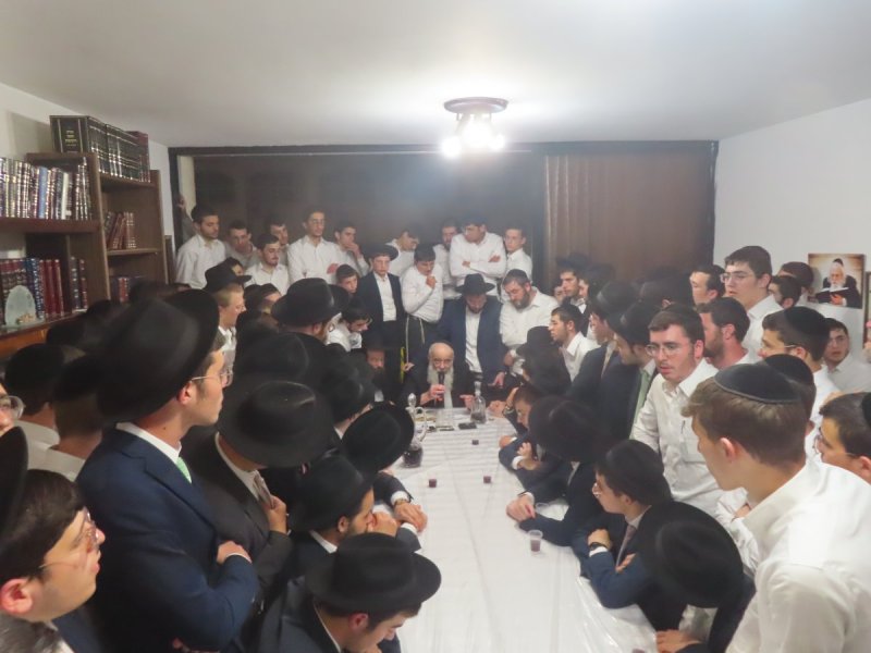 באדיבות המצלם