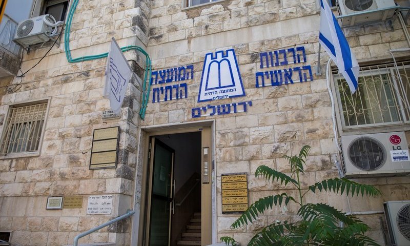 גם ביישובים חילוניים: השימוש בשירותי הדת גבוה