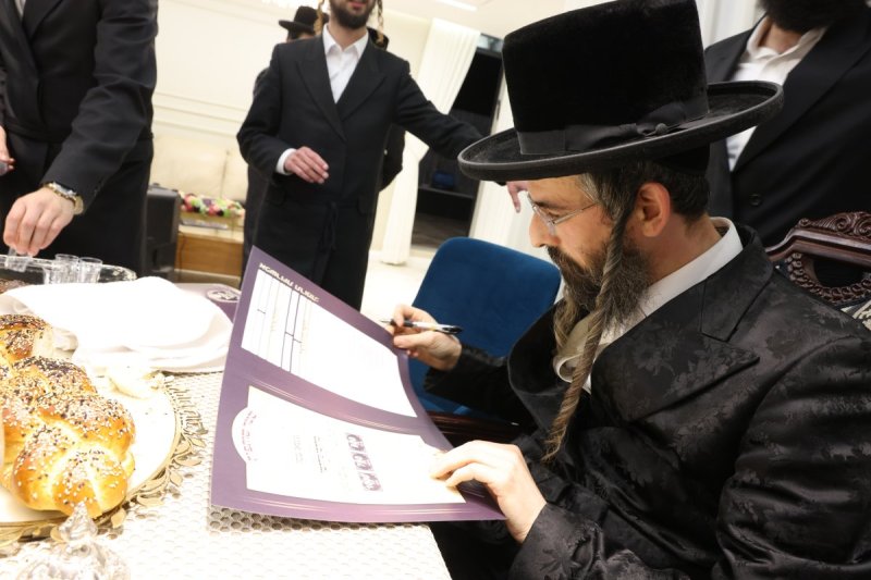 באדיבות המצלם