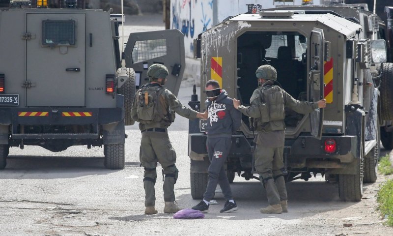 חסידי ברסלב דרסו פלסטיני בשכם - נמלטו ונעצרו | תיעוד