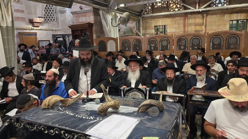 באדיבות המצלם