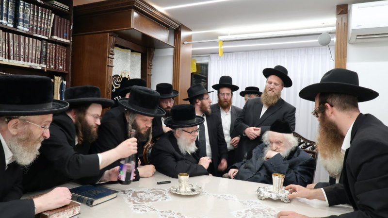 באדיבות המצלם