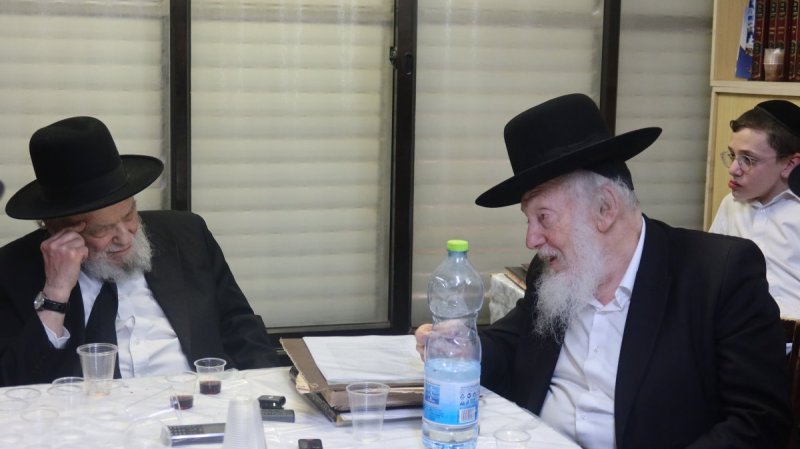 באדיבות המצלם