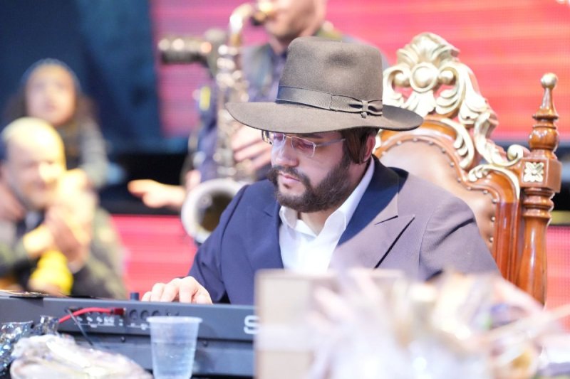 באדיבות המצלם