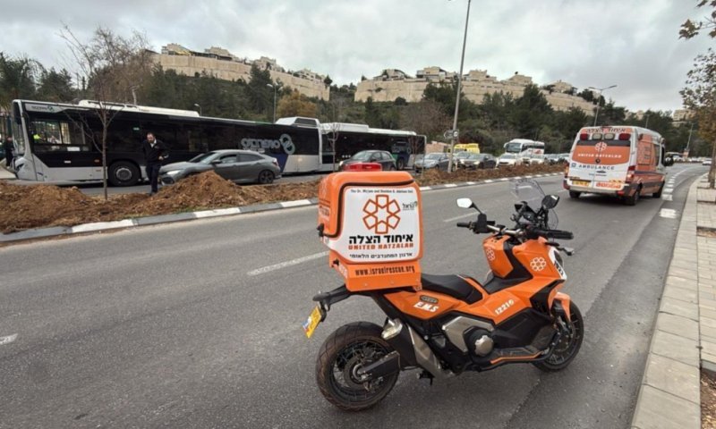 שני אוטובוסים התנגשו בירושלים - 11 פונו לבית חולים, ביניהם תינוקות