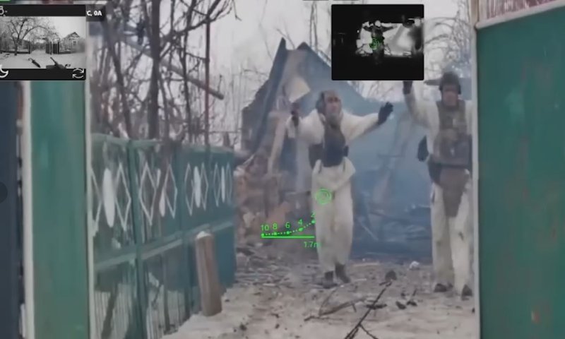 צפו: כך נראה רגע כיבוש העמדה הרוסית ושביית החיילים באמצעות רובוטים