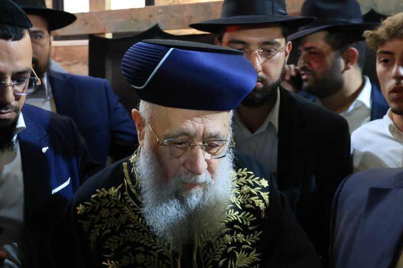 אריאל סר