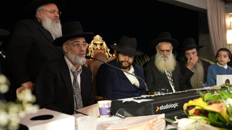 באדיבות המצלם