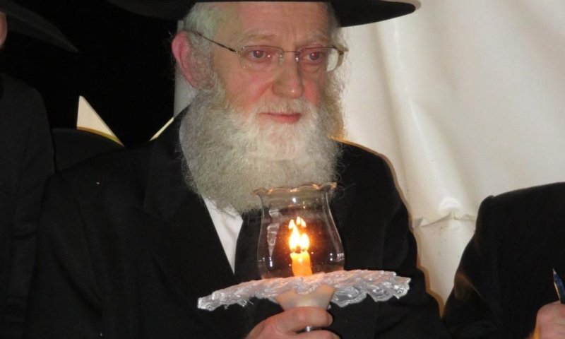 רבי אשר חיתן את בת הזקונים, אלפים נהרו לשמחה