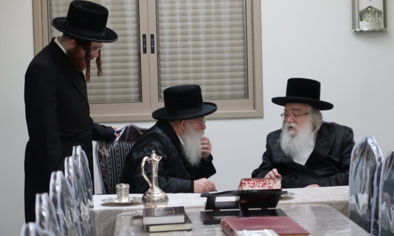 המשפיע הנודע עבר אירוע מוחי - האדמו"רים עלו לביקור חולים