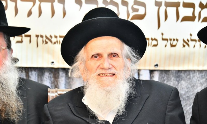 הגאון רבי מרדכי אויערבאך מאושפז בבית החולים; הציבור נקרא להרבות בתפילה