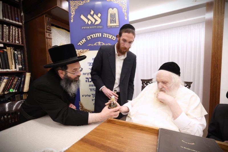 באדיבות המצלם