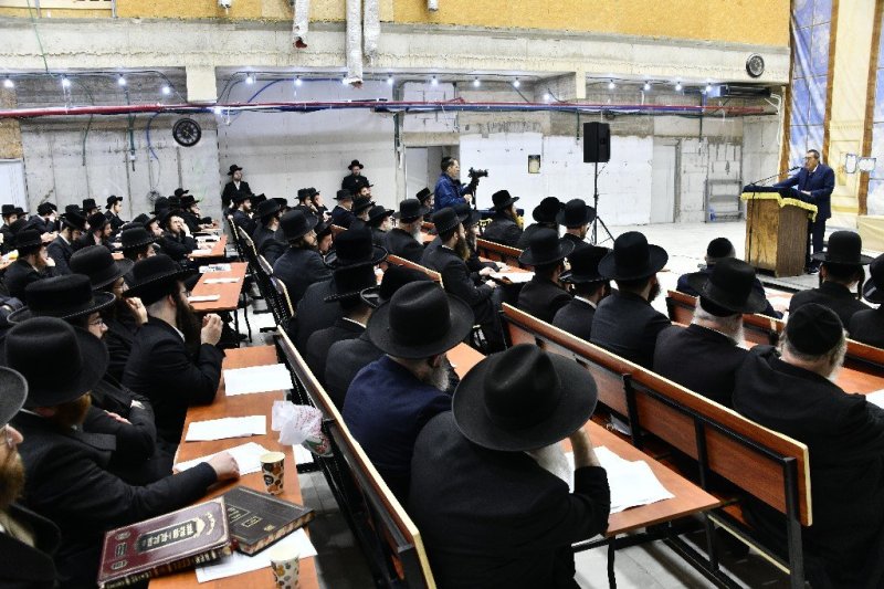 באדיבות המצלם