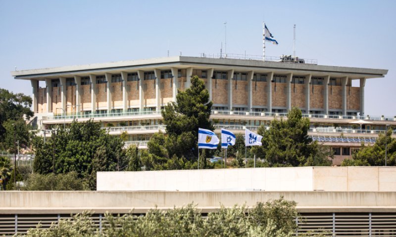 עימות סוער: הורים שכולים הסירו את תמונות ילדיהם ממאהל המחאה