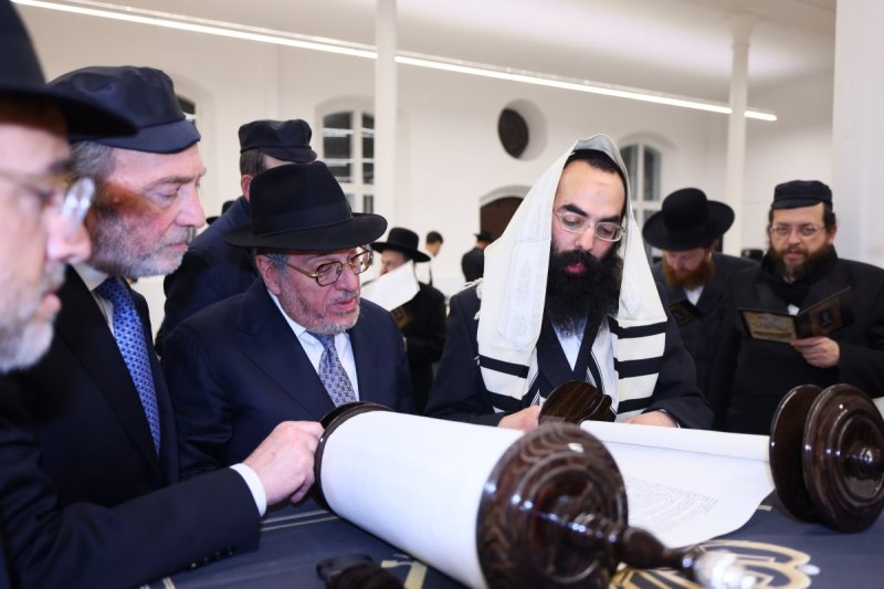 באדיבות המצלם