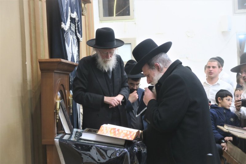 באדיבות המצלם