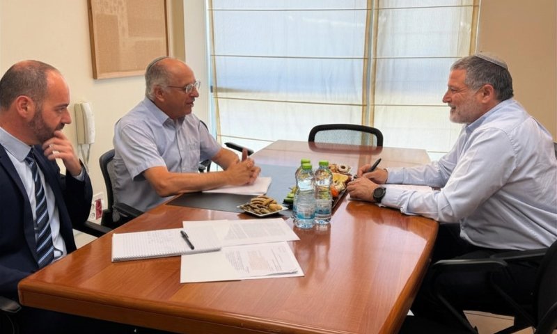 אחרי שהזהיר: זיני משתף פעולה עם יו"ר הוועדה