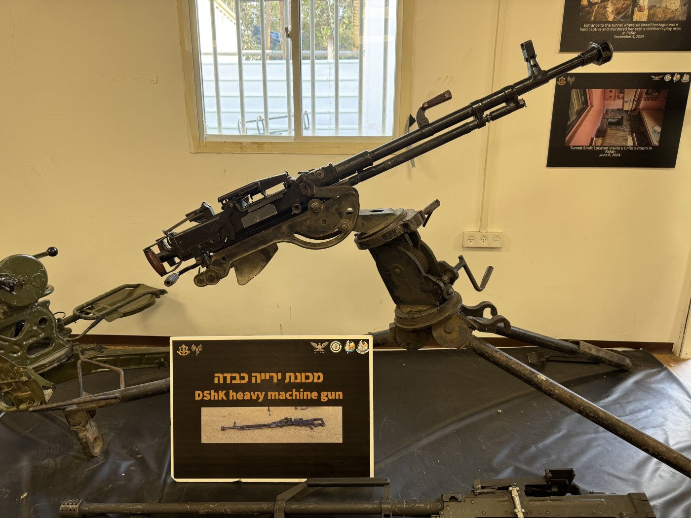 <blat>בחדרי חרדים</blat>