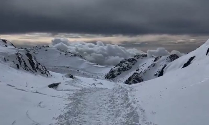 איראן: אחרי מי הגשמים האדומים, שלג כבד בצפון המדינה
