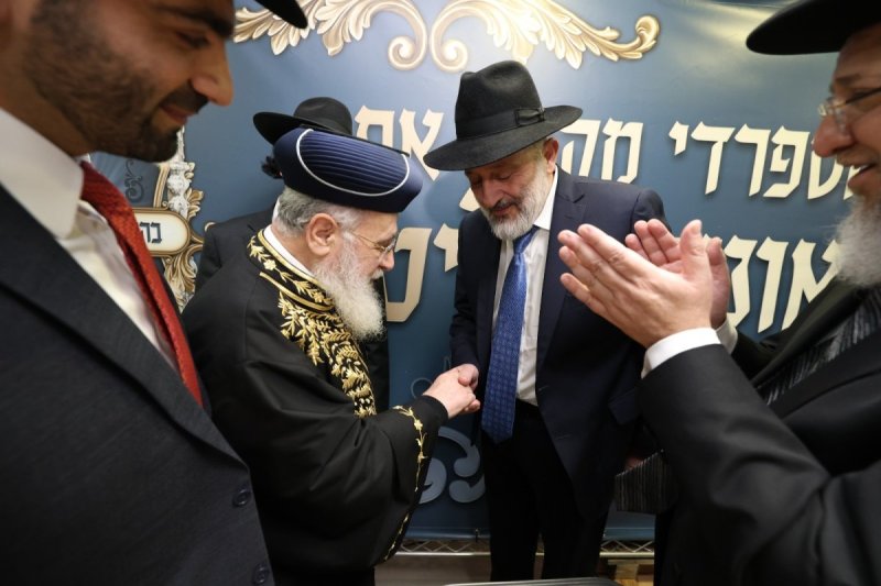 באדיבות המצלם